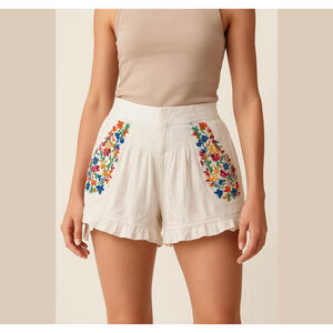 Raga white floral embroidered shorts Sz M
